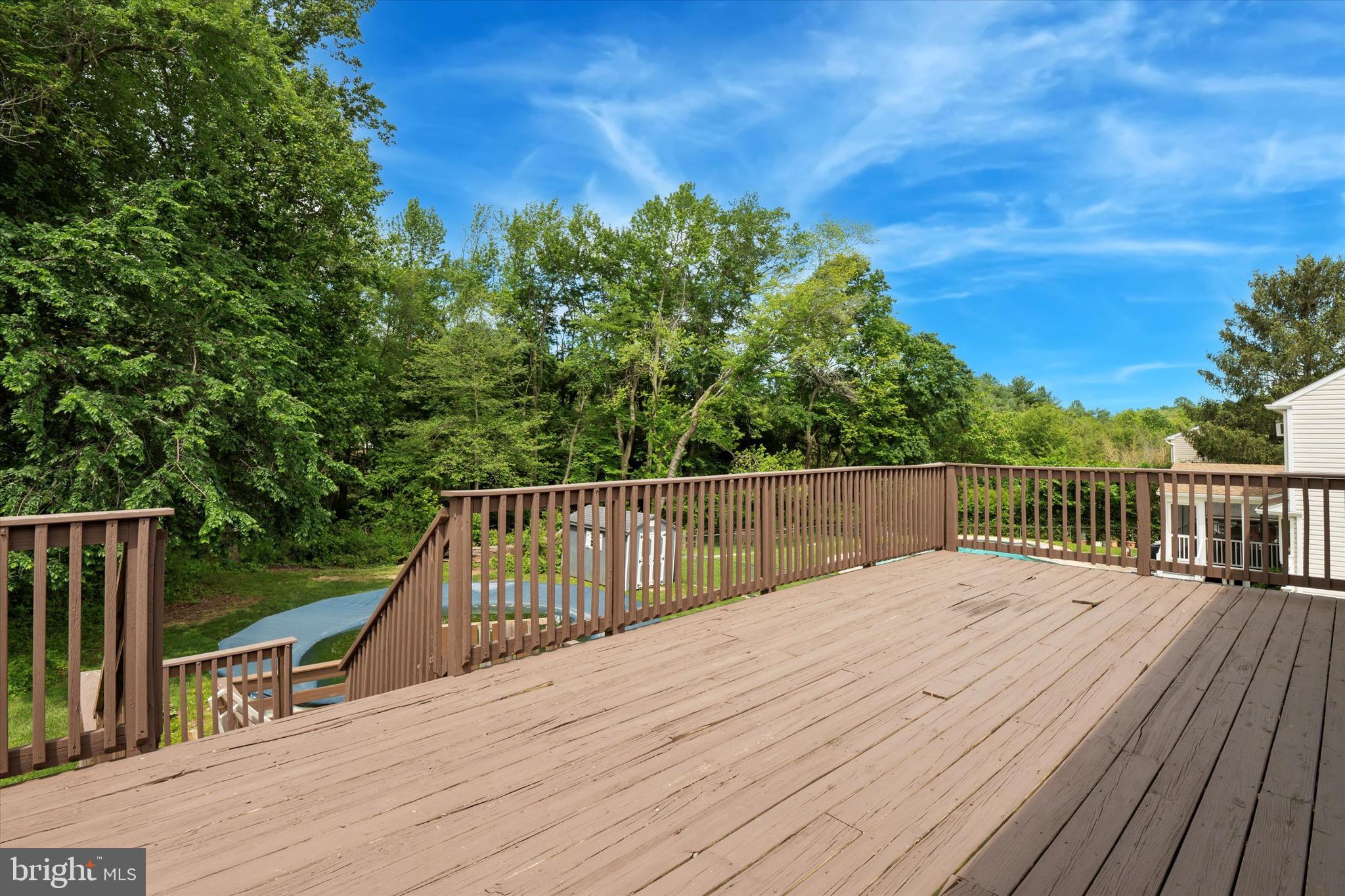 LARKIN KNOLL - Residential