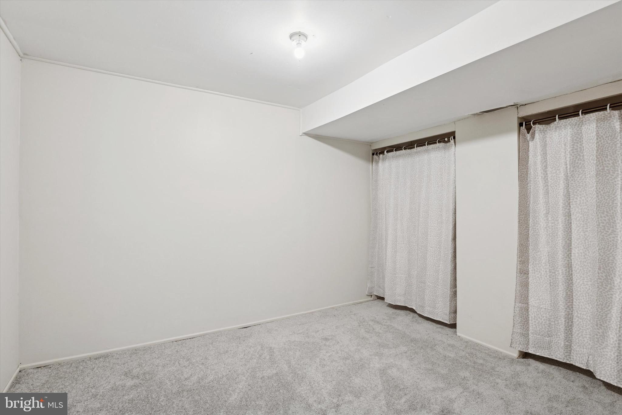 LARKIN KNOLL - Residential