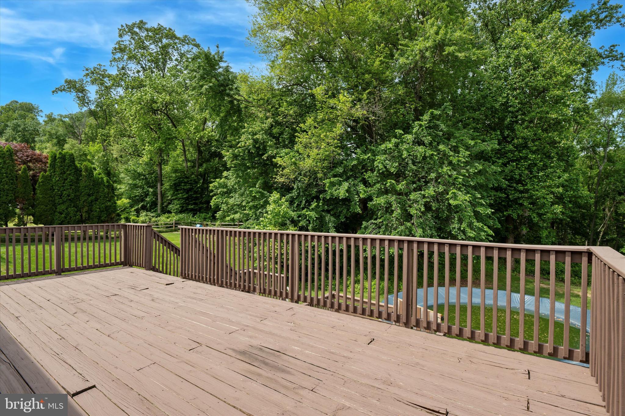 LARKIN KNOLL - Residential