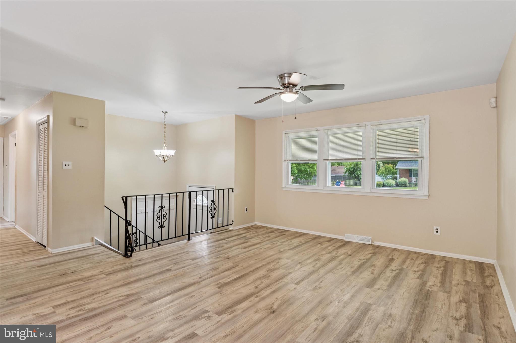 LARKIN KNOLL - Residential