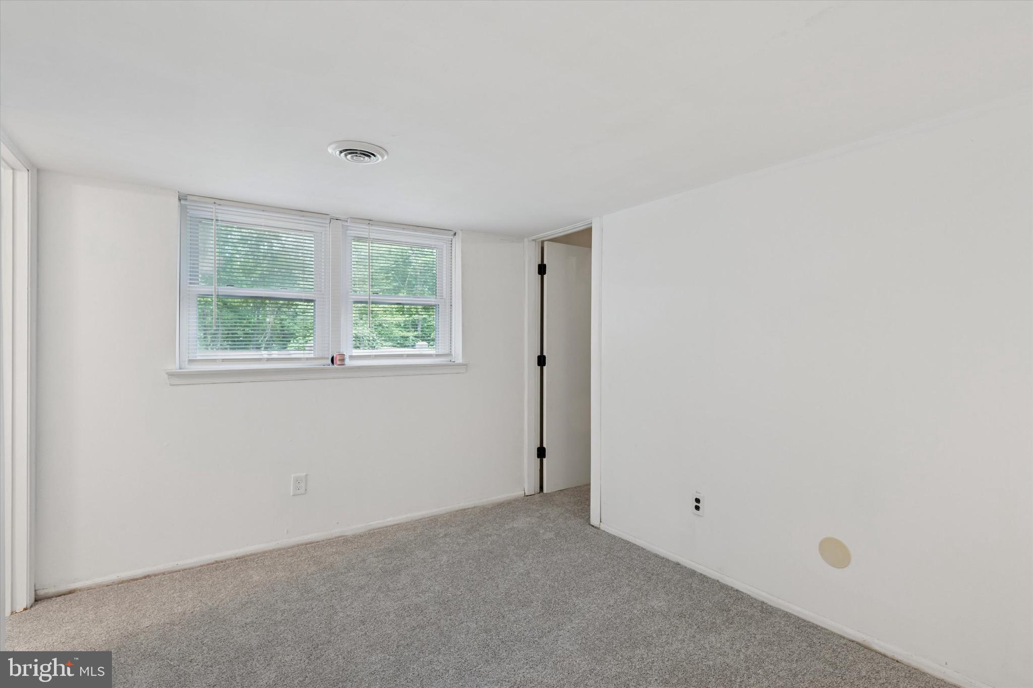 LARKIN KNOLL - Residential