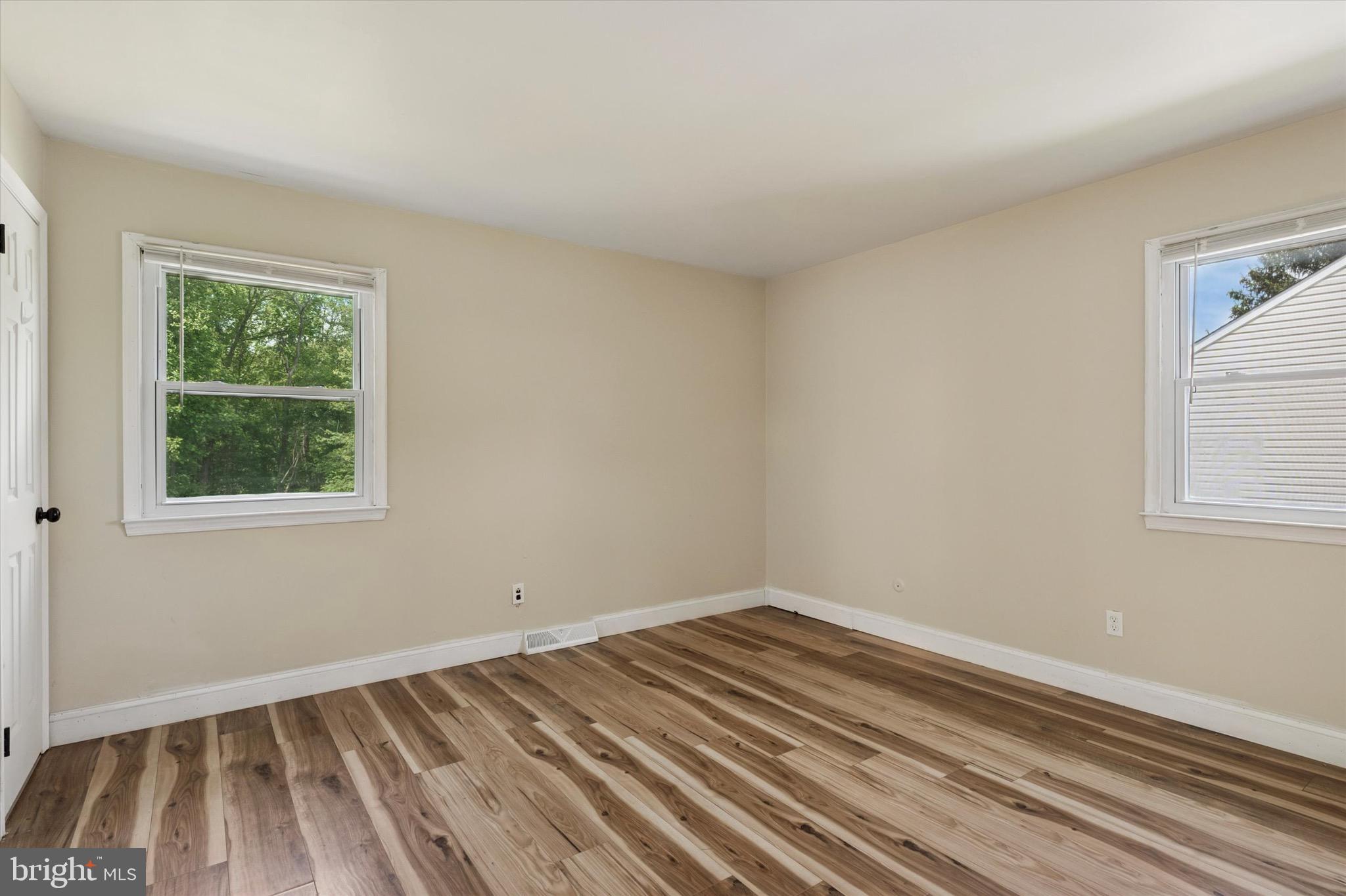 LARKIN KNOLL - Residential