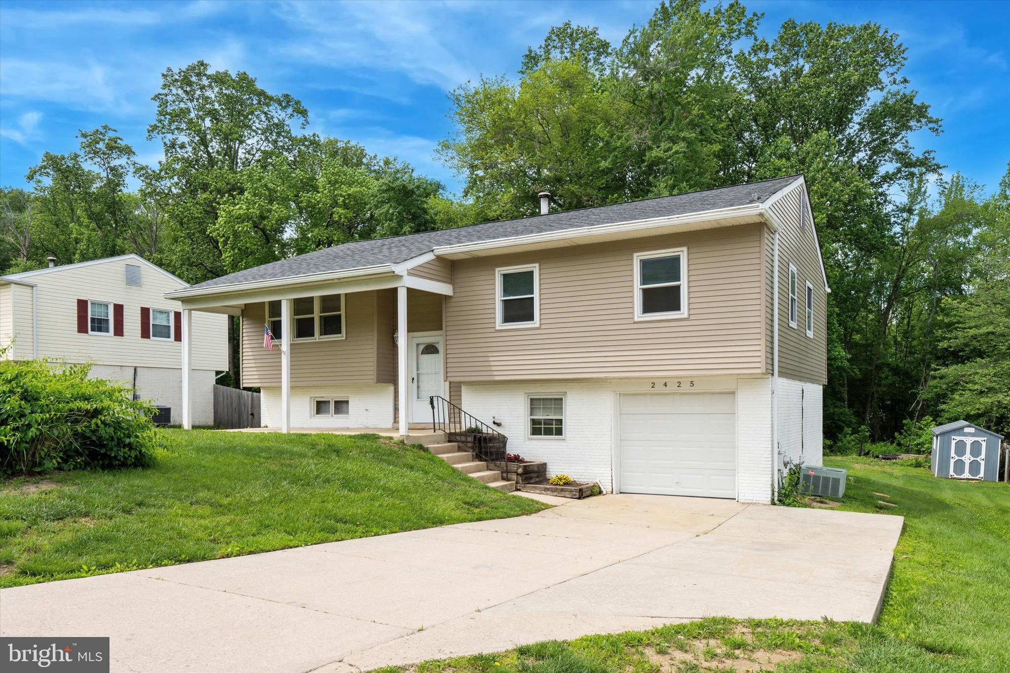 LARKIN KNOLL - Residential