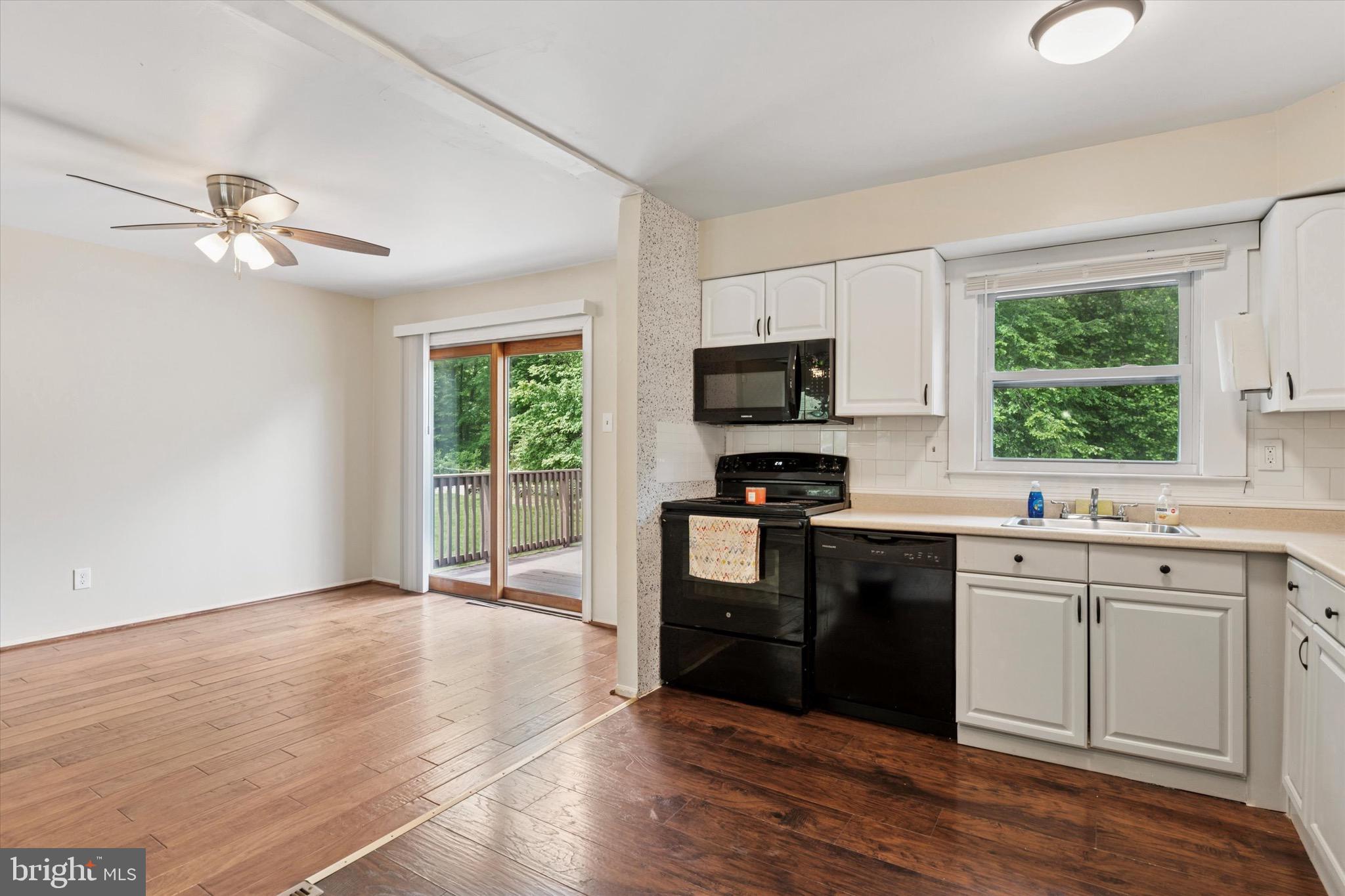 LARKIN KNOLL - Residential