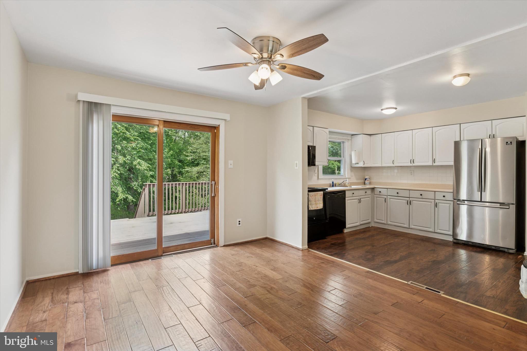 LARKIN KNOLL - Residential