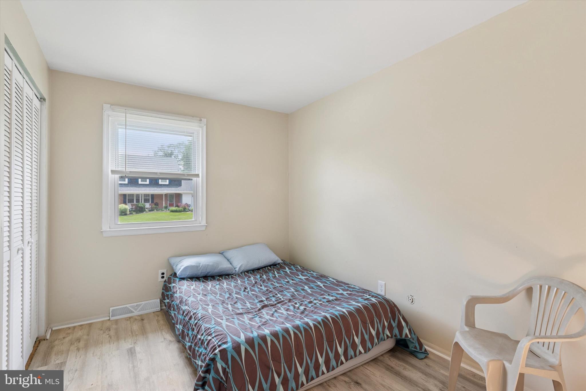 LARKIN KNOLL - Residential