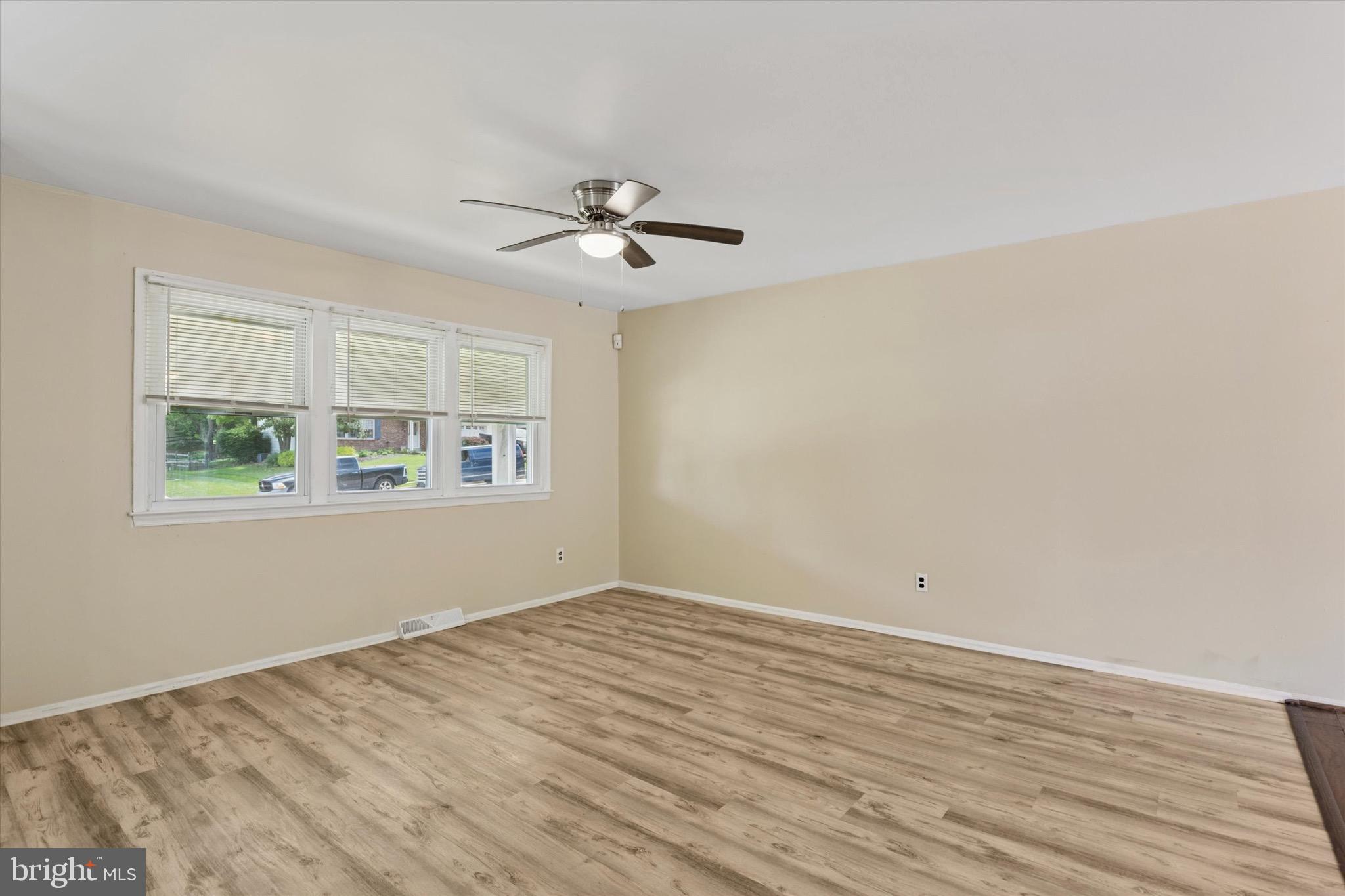 LARKIN KNOLL - Residential