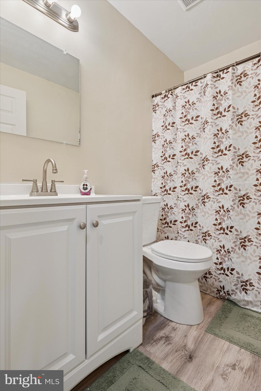 LARKIN KNOLL - Residential