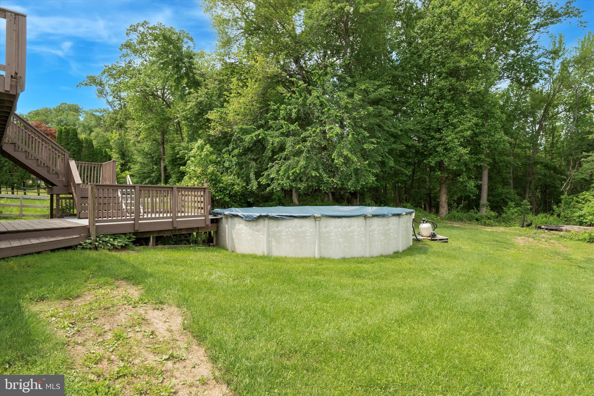 LARKIN KNOLL - Residential