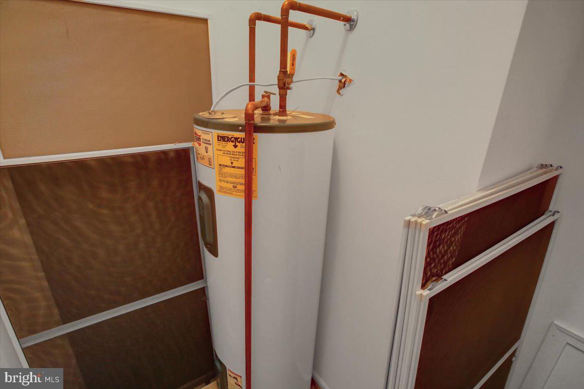 SUMMERLAND MANOR - Residential