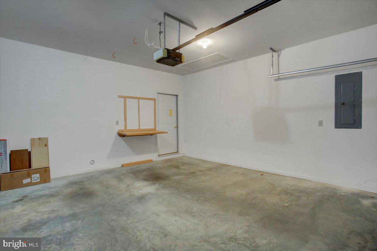 SUMMERLAND MANOR - Residential