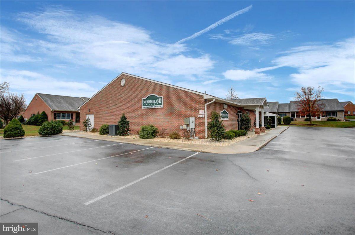 SUMMERLAND MANOR - Residential