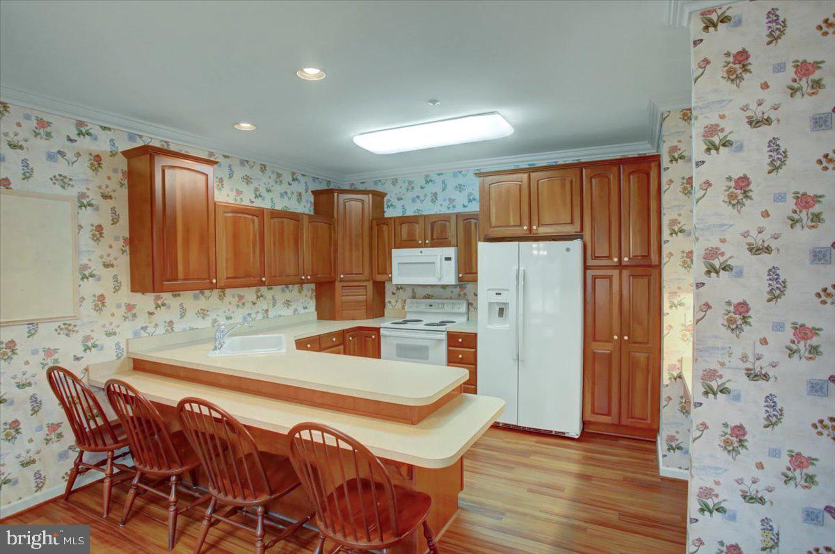 SUMMERLAND MANOR - Residential