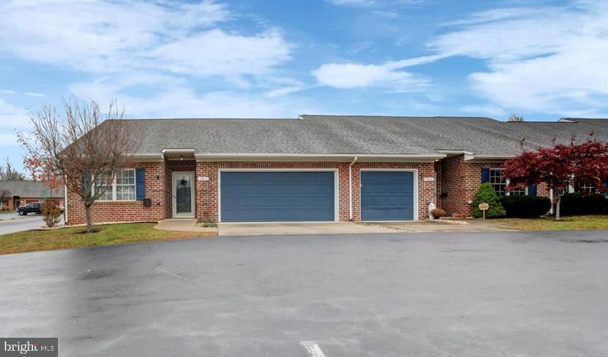 SUMMERLAND MANOR - Residential