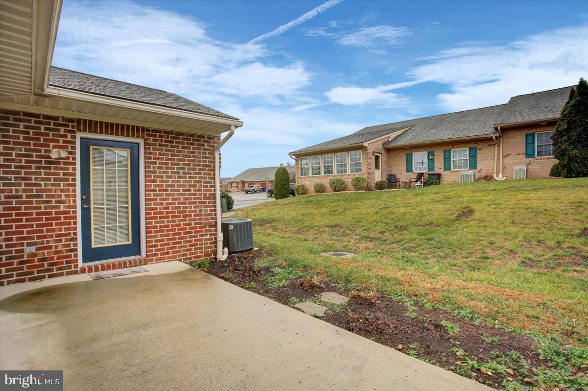 SUMMERLAND MANOR - Residential