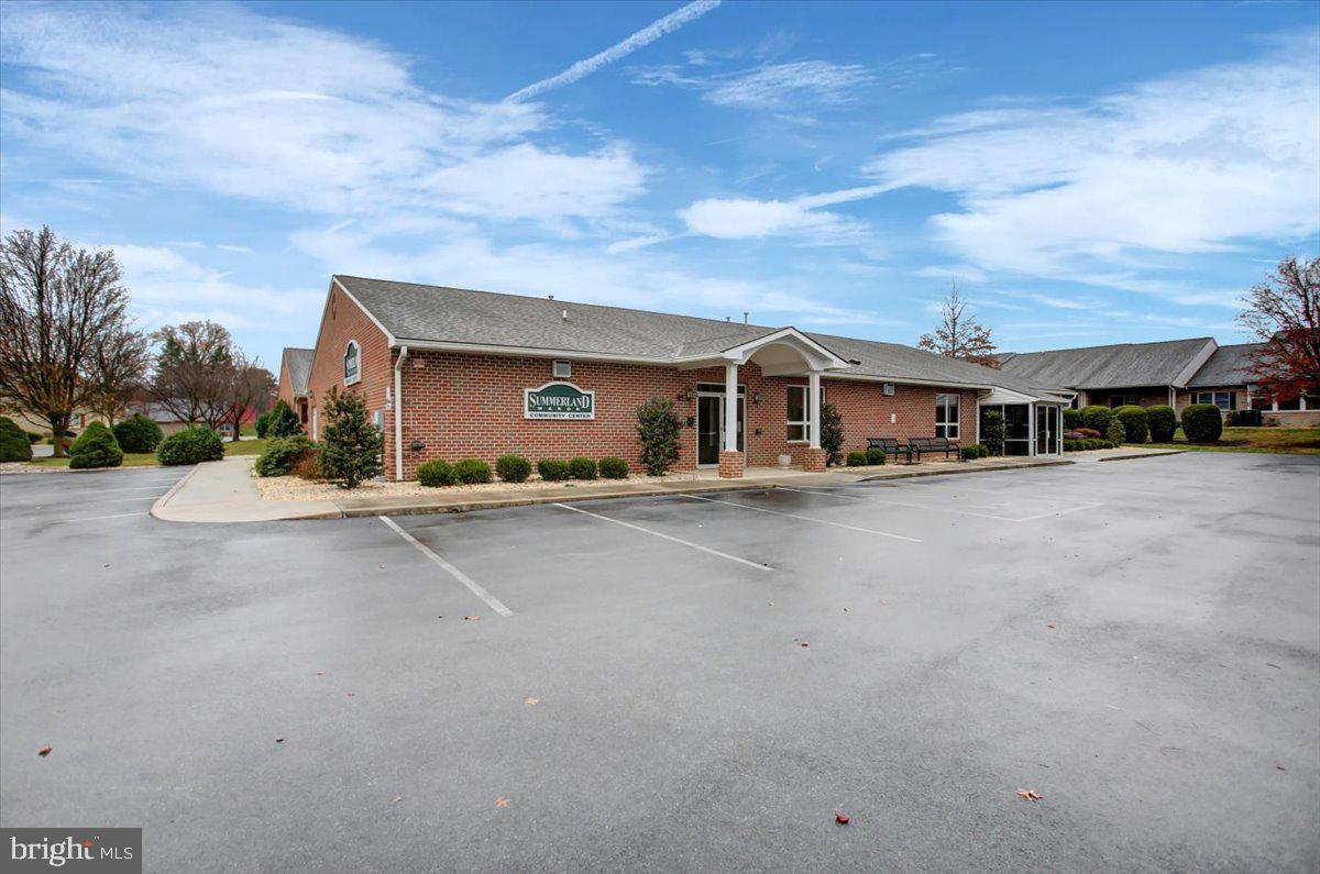 SUMMERLAND MANOR - Residential