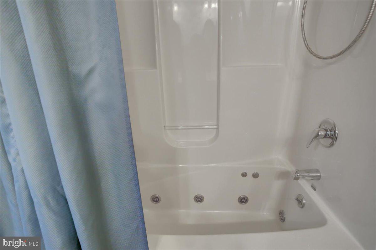 SUMMERLAND MANOR - Residential