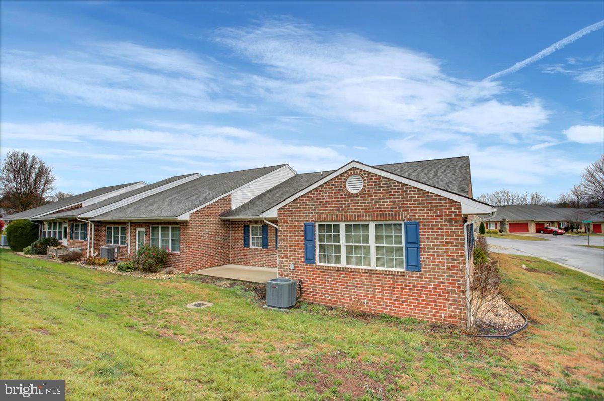 SUMMERLAND MANOR - Residential