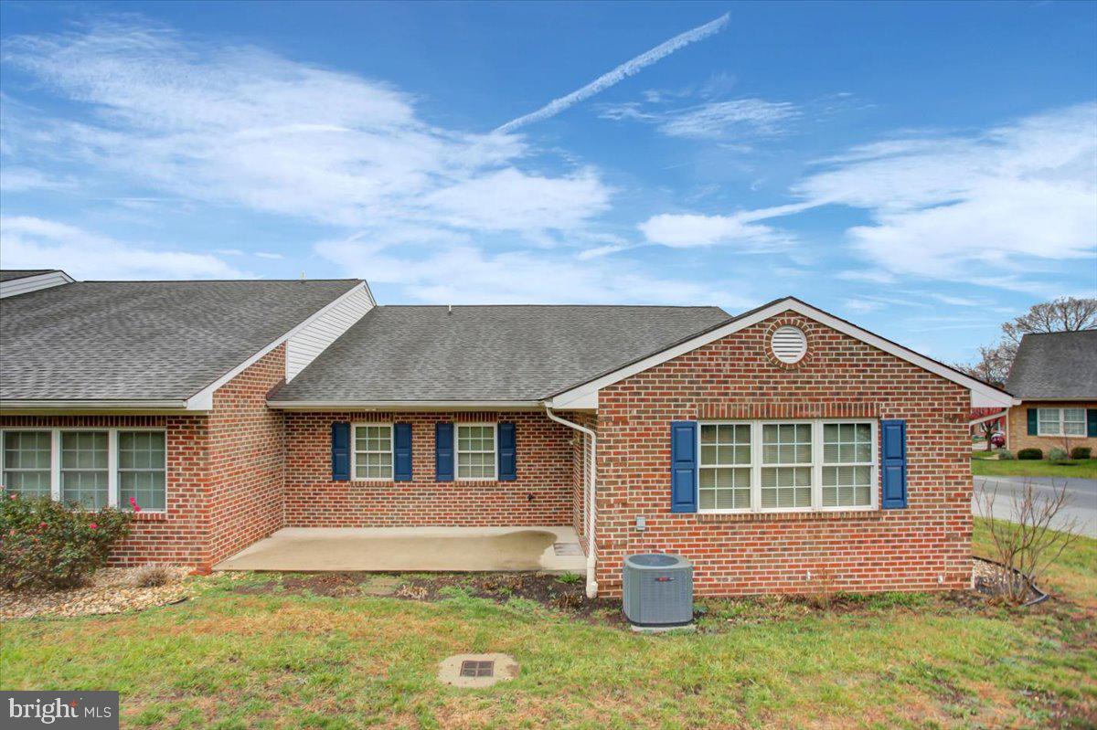 SUMMERLAND MANOR - Residential