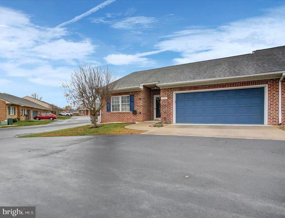 SUMMERLAND MANOR - Residential