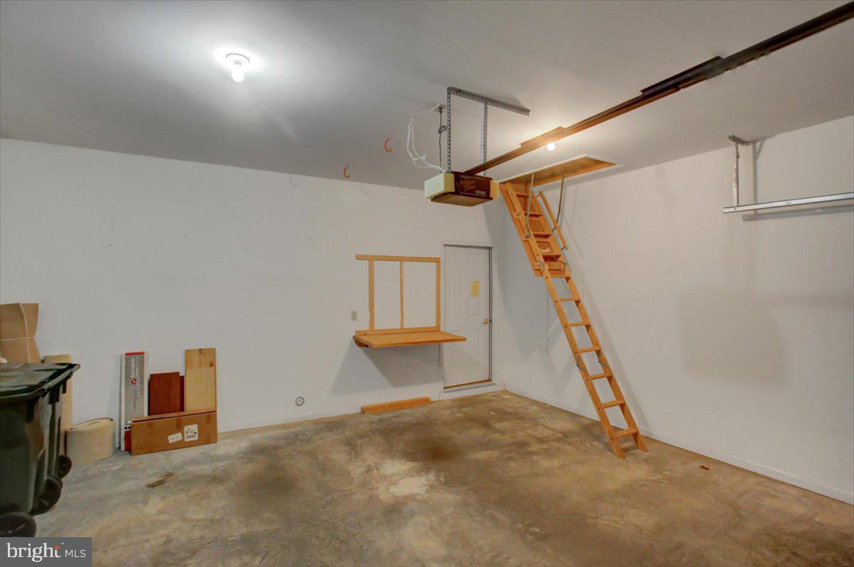 SUMMERLAND MANOR - Residential