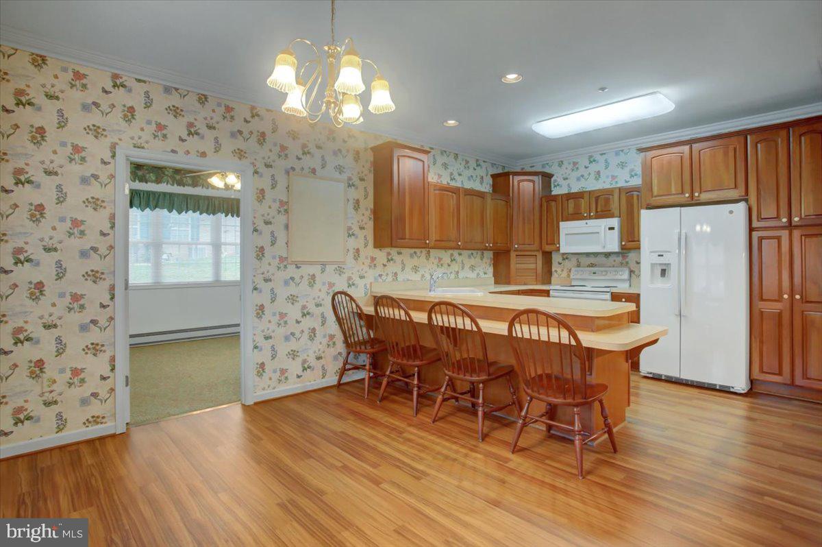 SUMMERLAND MANOR - Residential