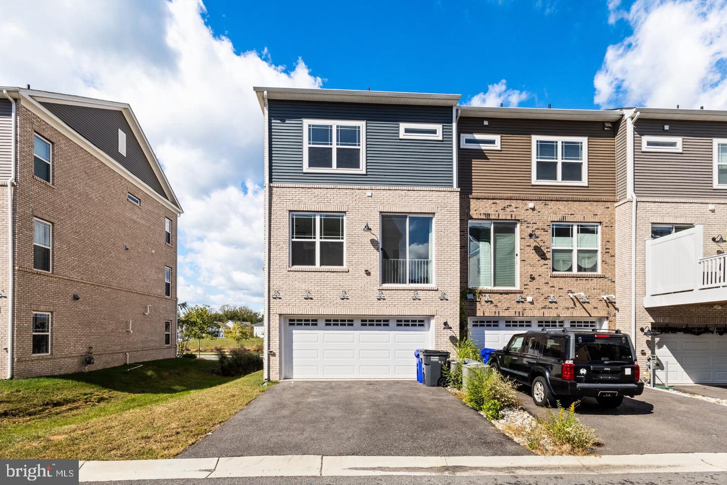 6894 BARROWFIELD PLACE