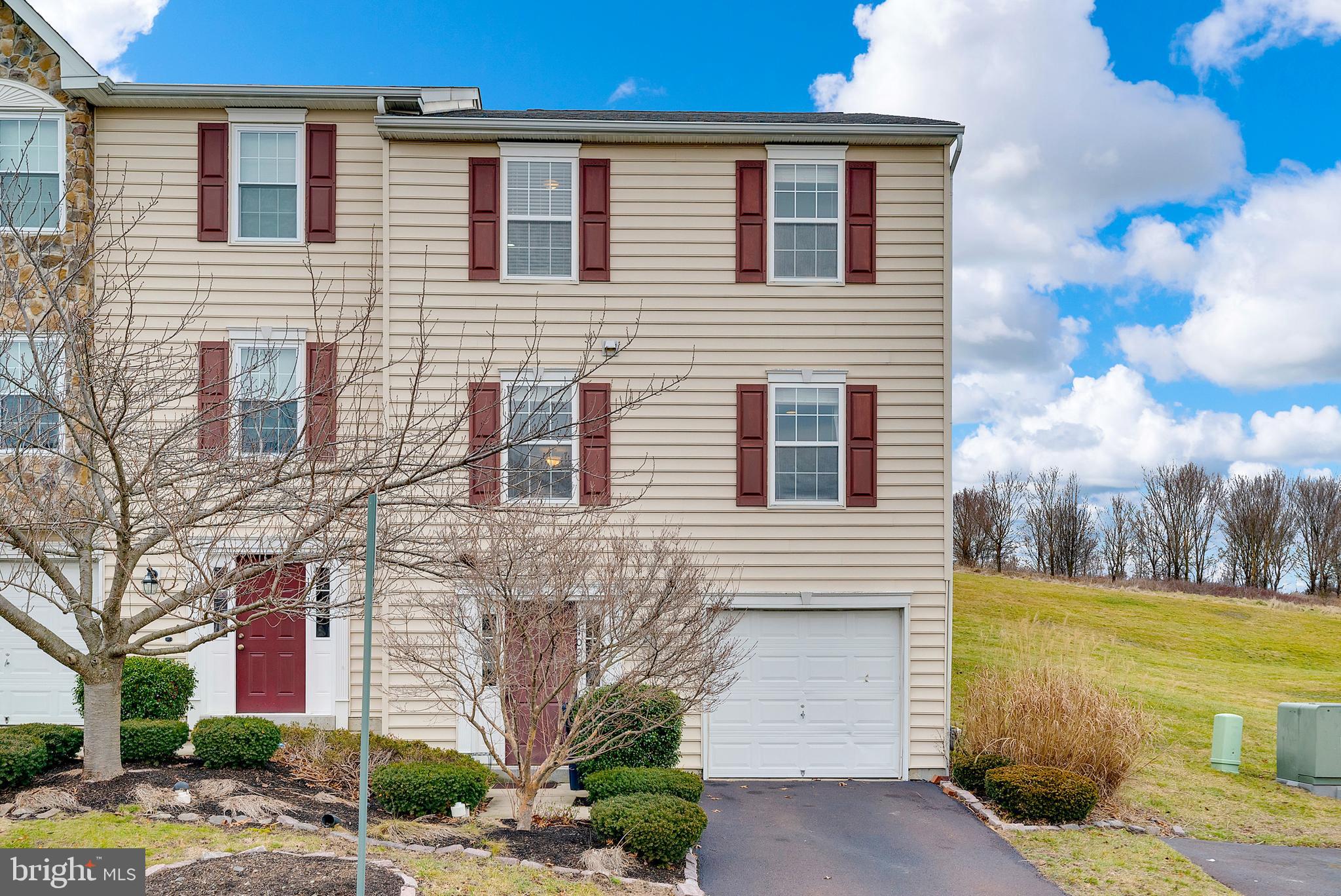 COURT AT THE LEDGES - Residential Lease