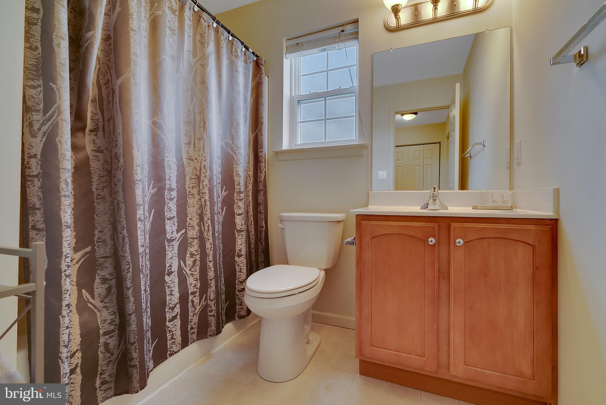 COURT AT THE LEDGES - Residential Lease