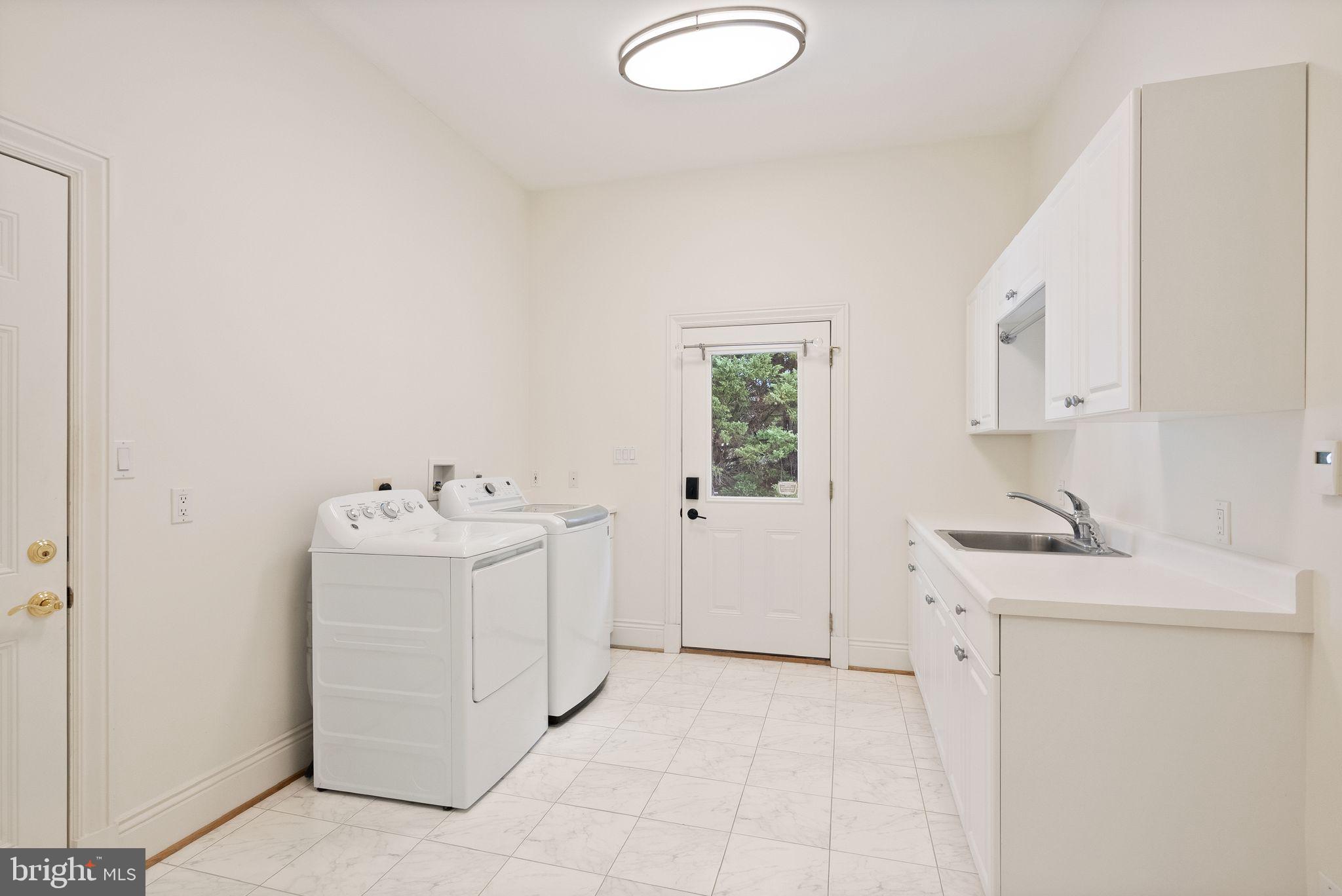 MERRY GO ROUND FARM - Residential