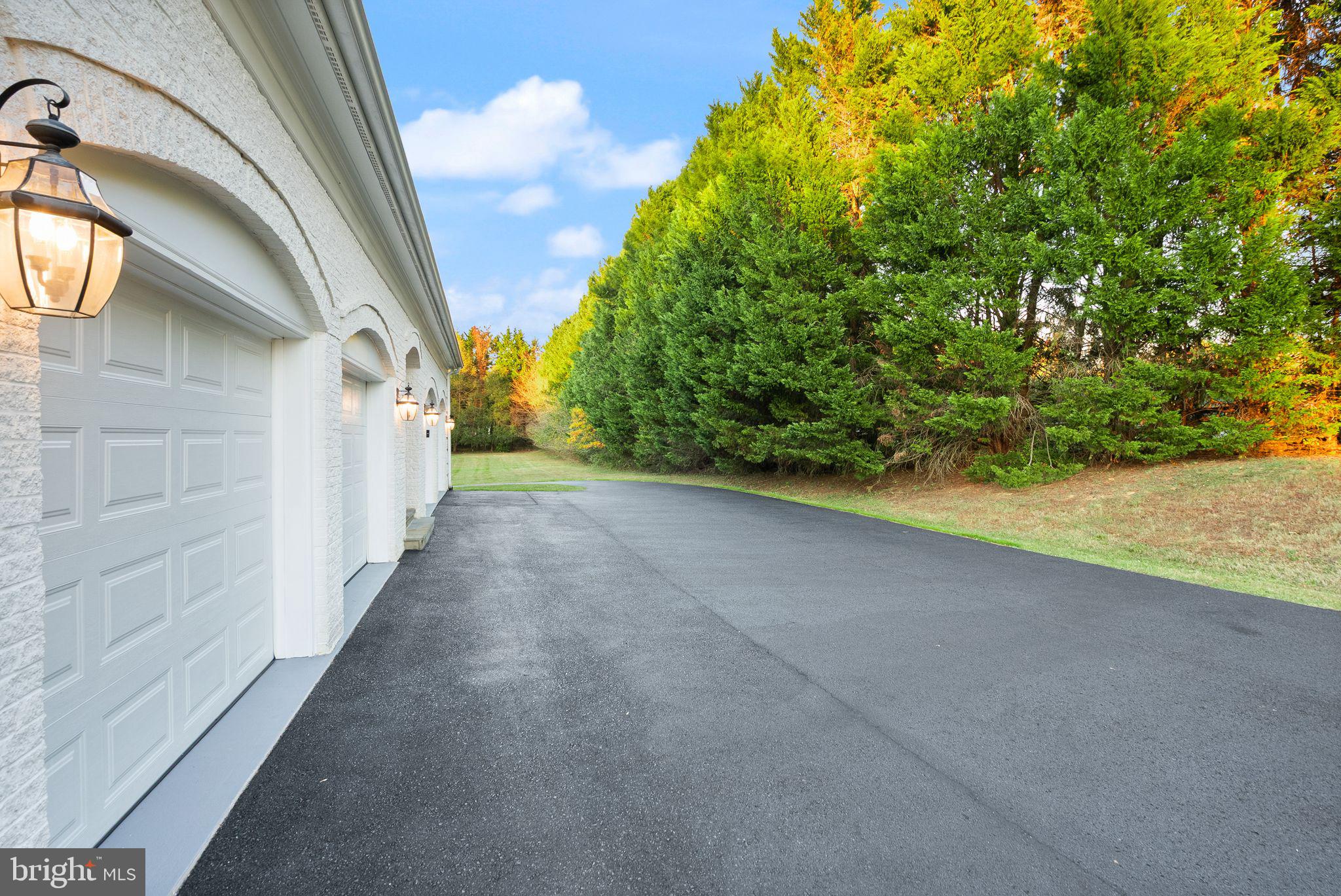 MERRY GO ROUND FARM - Residential