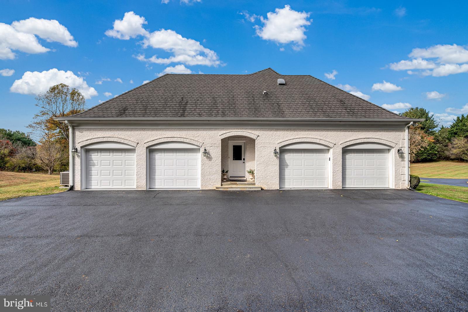 MERRY GO ROUND FARM - Residential