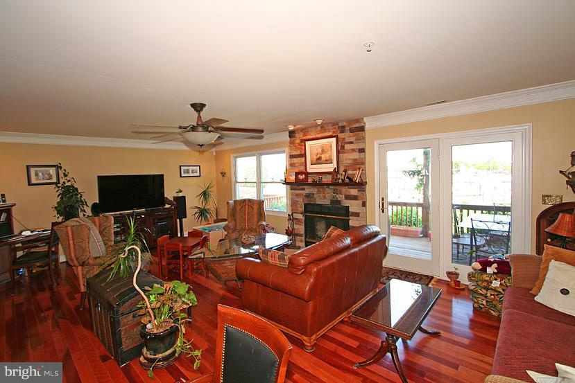 BAYSIDE - Residential Lease