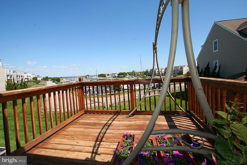 BAYSIDE - Residential Lease