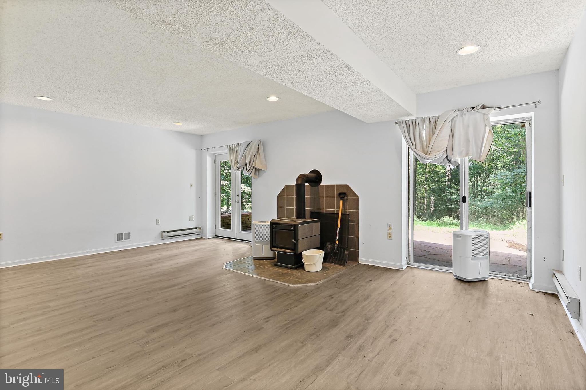 TRIADELPHIA WOODS - Residential Lease