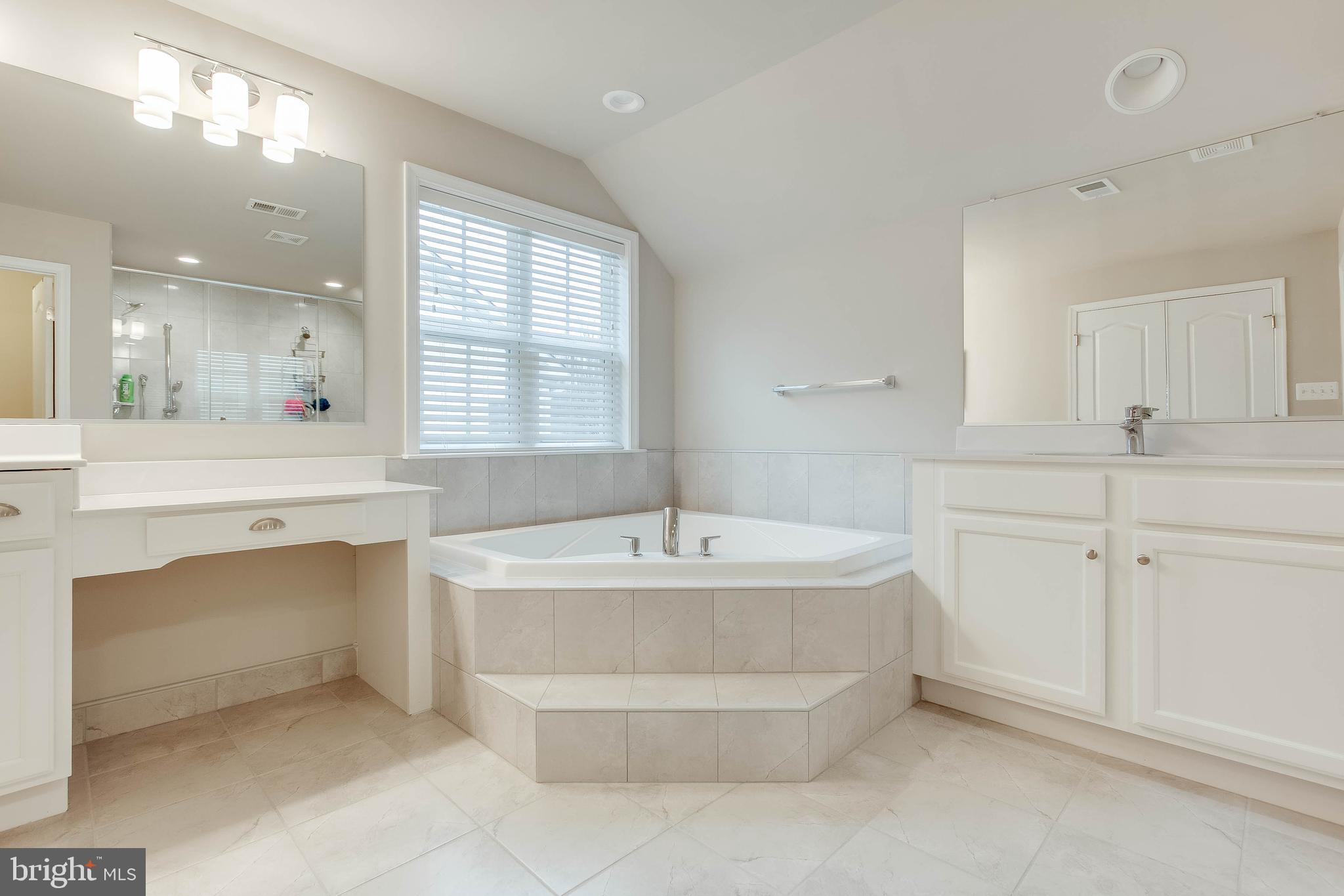 ANNAPOLIS RIDGE - Residential