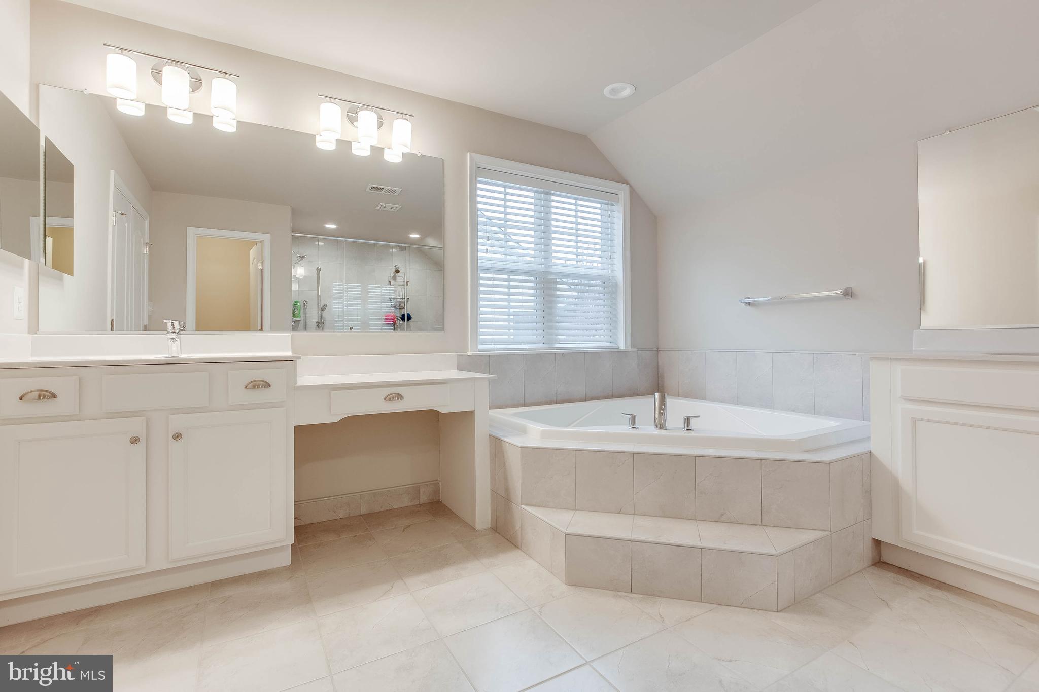 ANNAPOLIS RIDGE - Residential