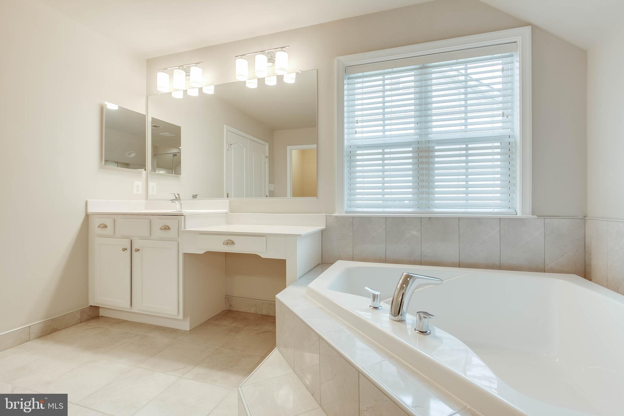 ANNAPOLIS RIDGE - Residential