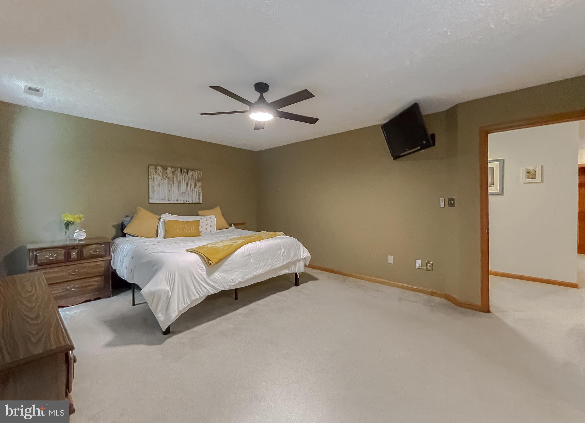 WHITEHALL - Residential