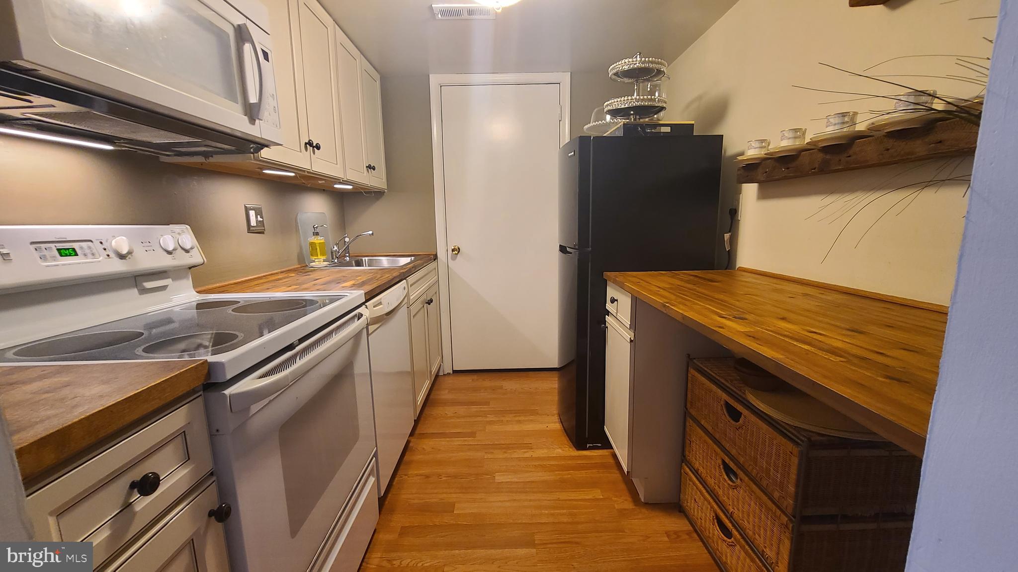 CHATHAM VIL OF TOW - Residential