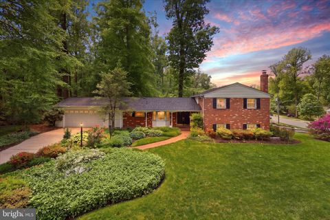 Photo of 4701 Red Fox Drive, ANNANDALE, VA 22003 (MLS # VAFX2310246)