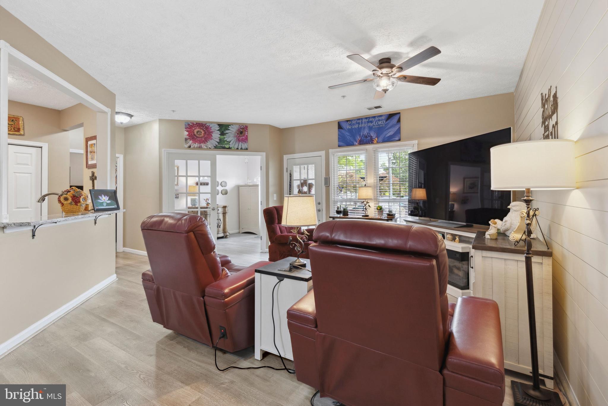 5048 BRIGHTLEAF COURT 5048