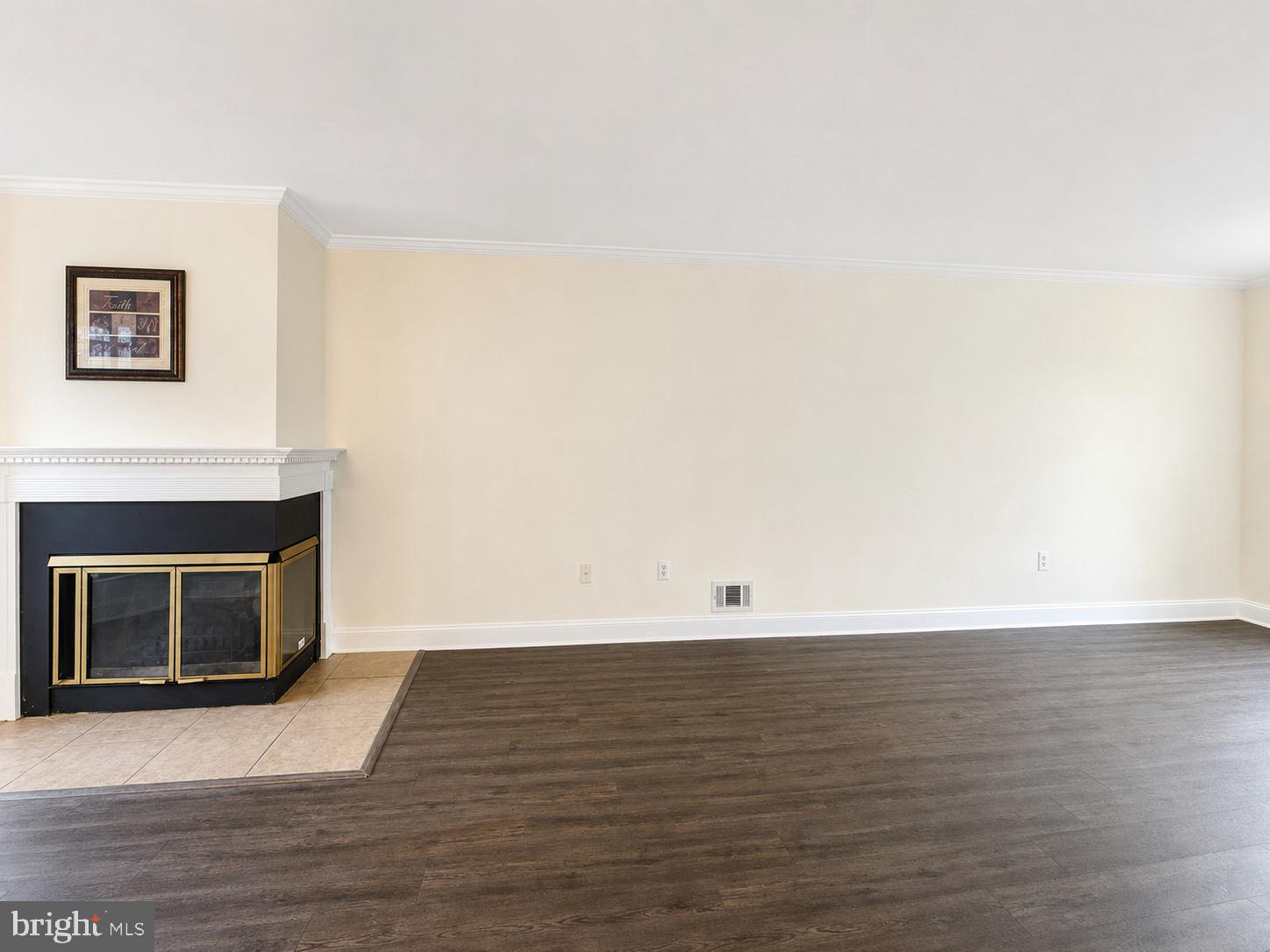 11 WOSNIAK COURT