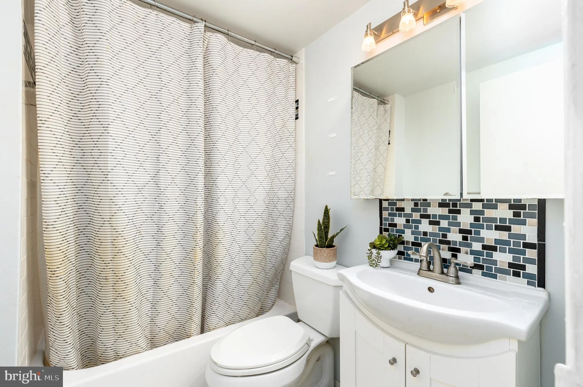 Philadelphia, Pennsylvania 19103, United States, ,1 BathroomBathrooms,Residential,Pending,37405