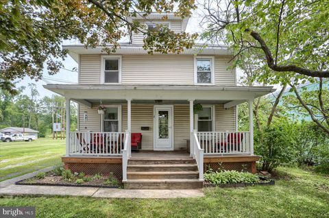 2 E CLEMENTS STREET PINE GROVE PA 17963