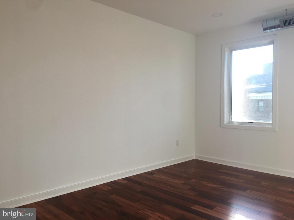 OLDE KENSINGTON - Residential Lease