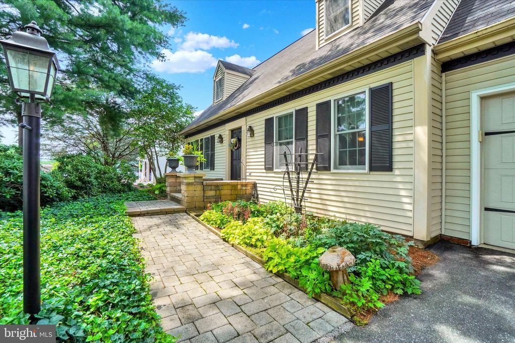 Photo of 47 Raymond Court, ELIZABETHTOWN, PA 17022 (MLS # PALA2072440)