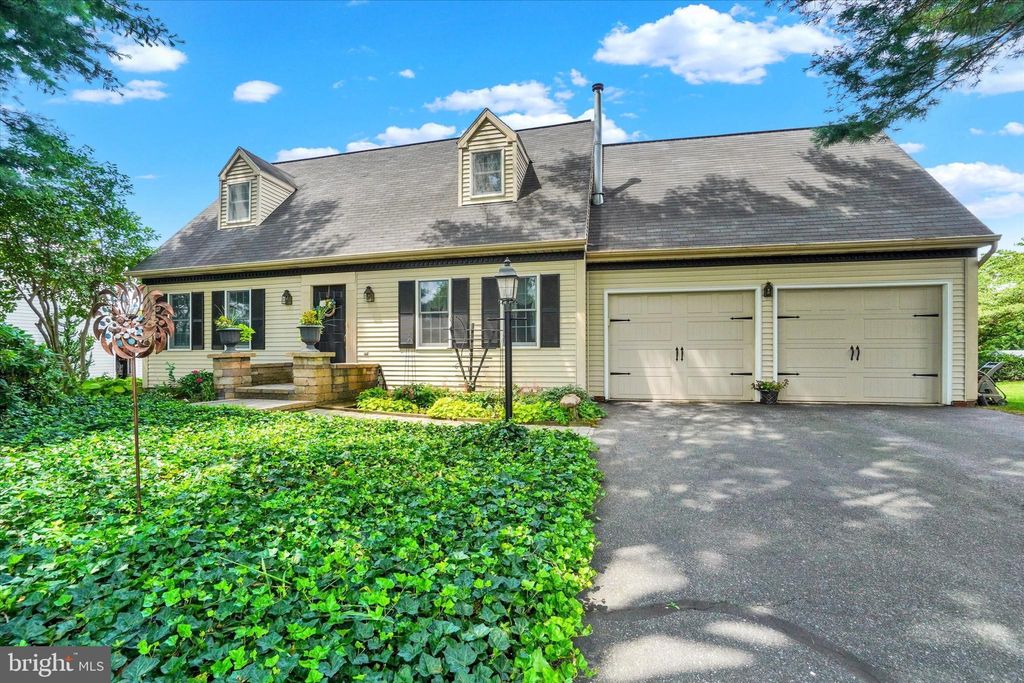 Photo of 47 Raymond Court, ELIZABETHTOWN, PA 17022 (MLS # PALA2072440)