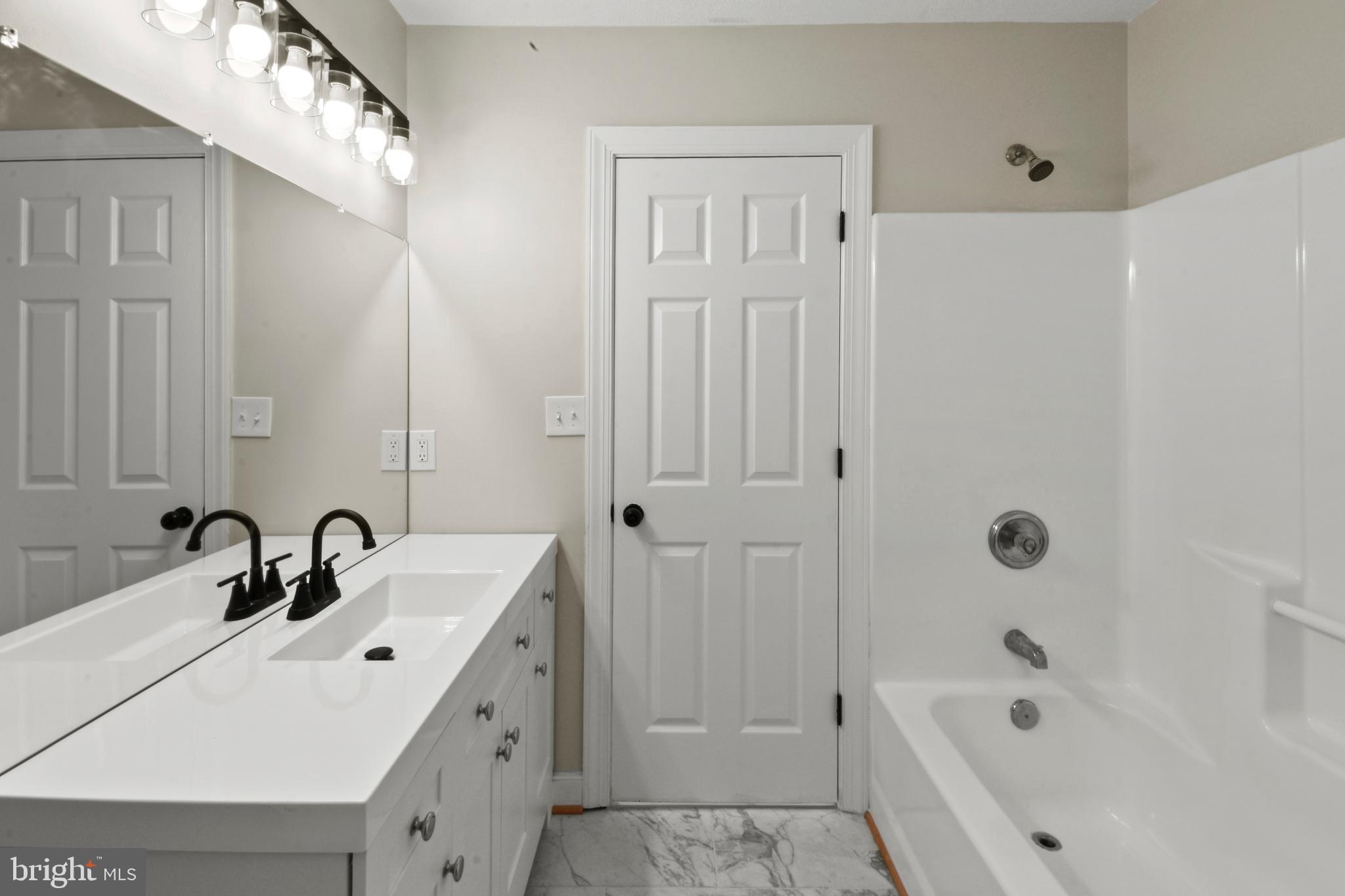 LAKE MONTICELLO - Residential