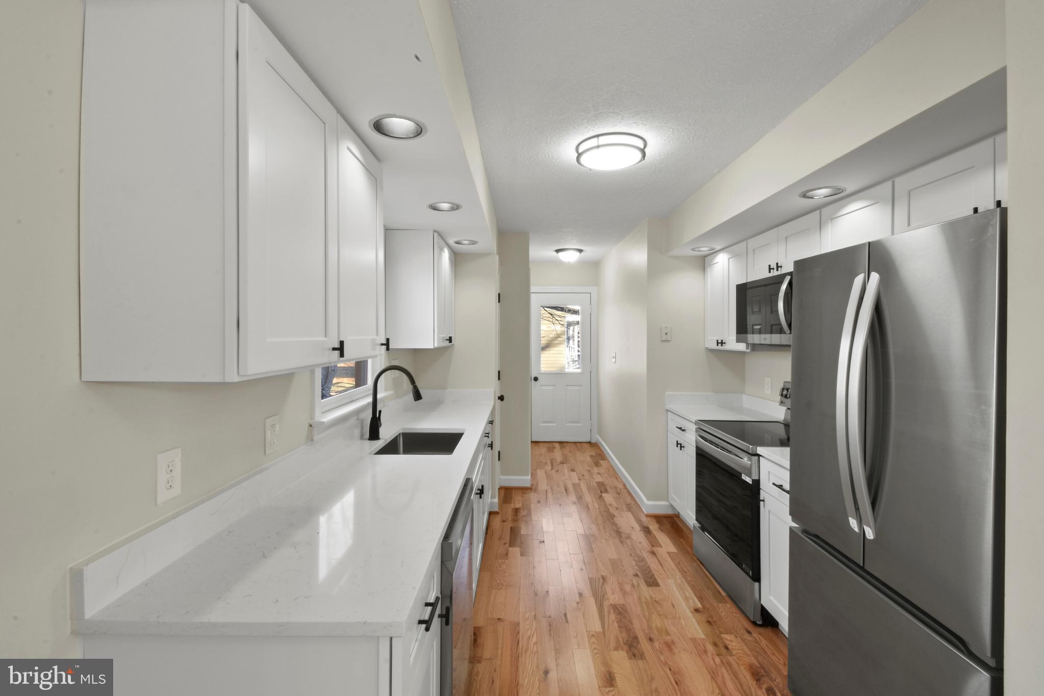 LAKE MONTICELLO - Residential